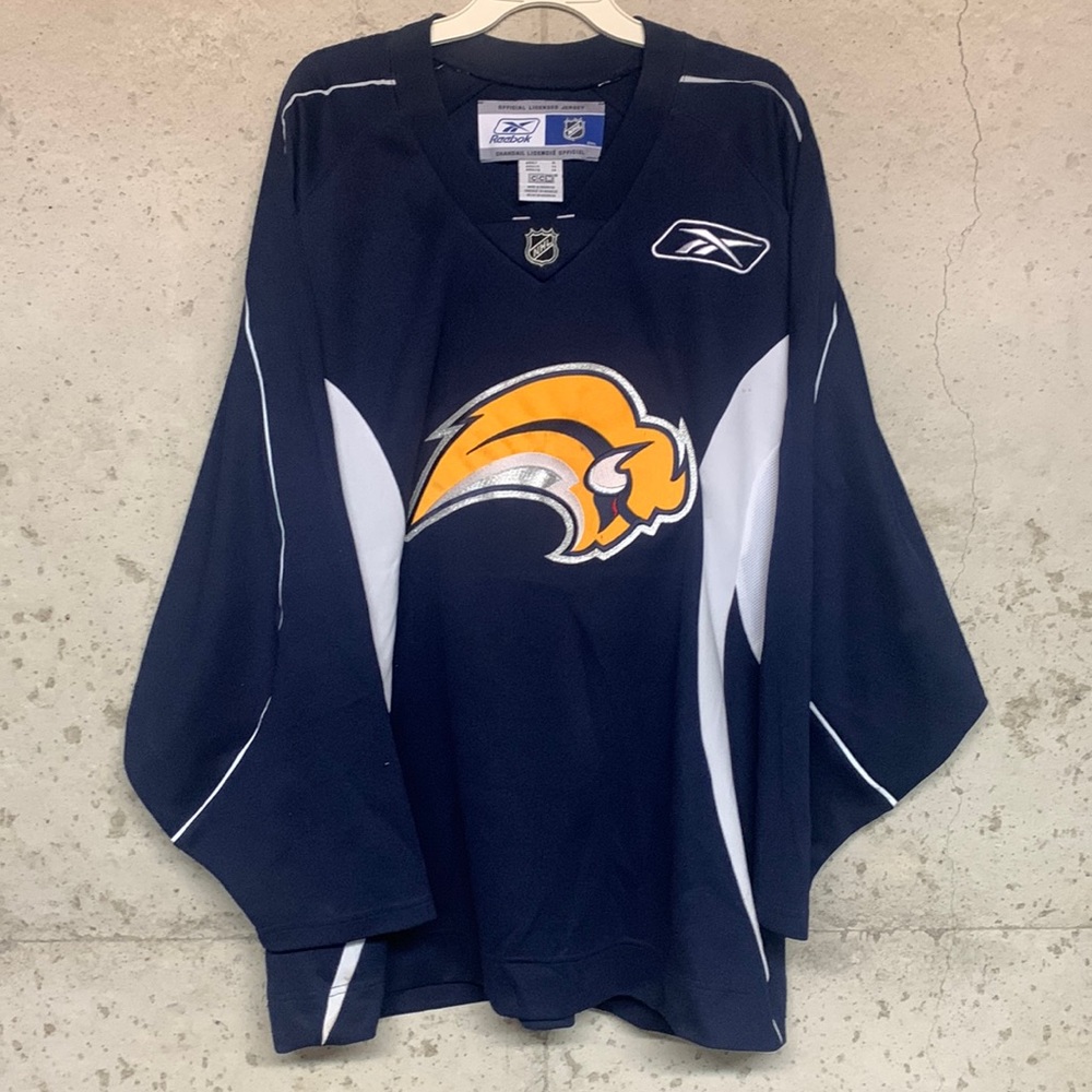 🦬Vintage Buffalo Sabres “Slug Logo” Practice Jersey🦬